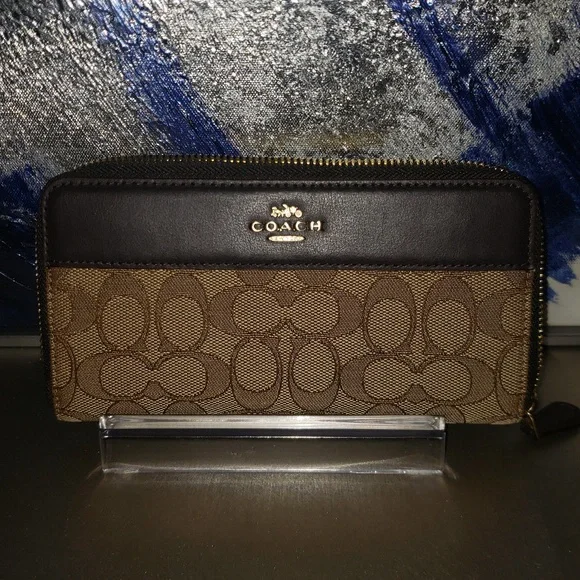 Coach Signature Longwallet NWT - Picture 8 of 8